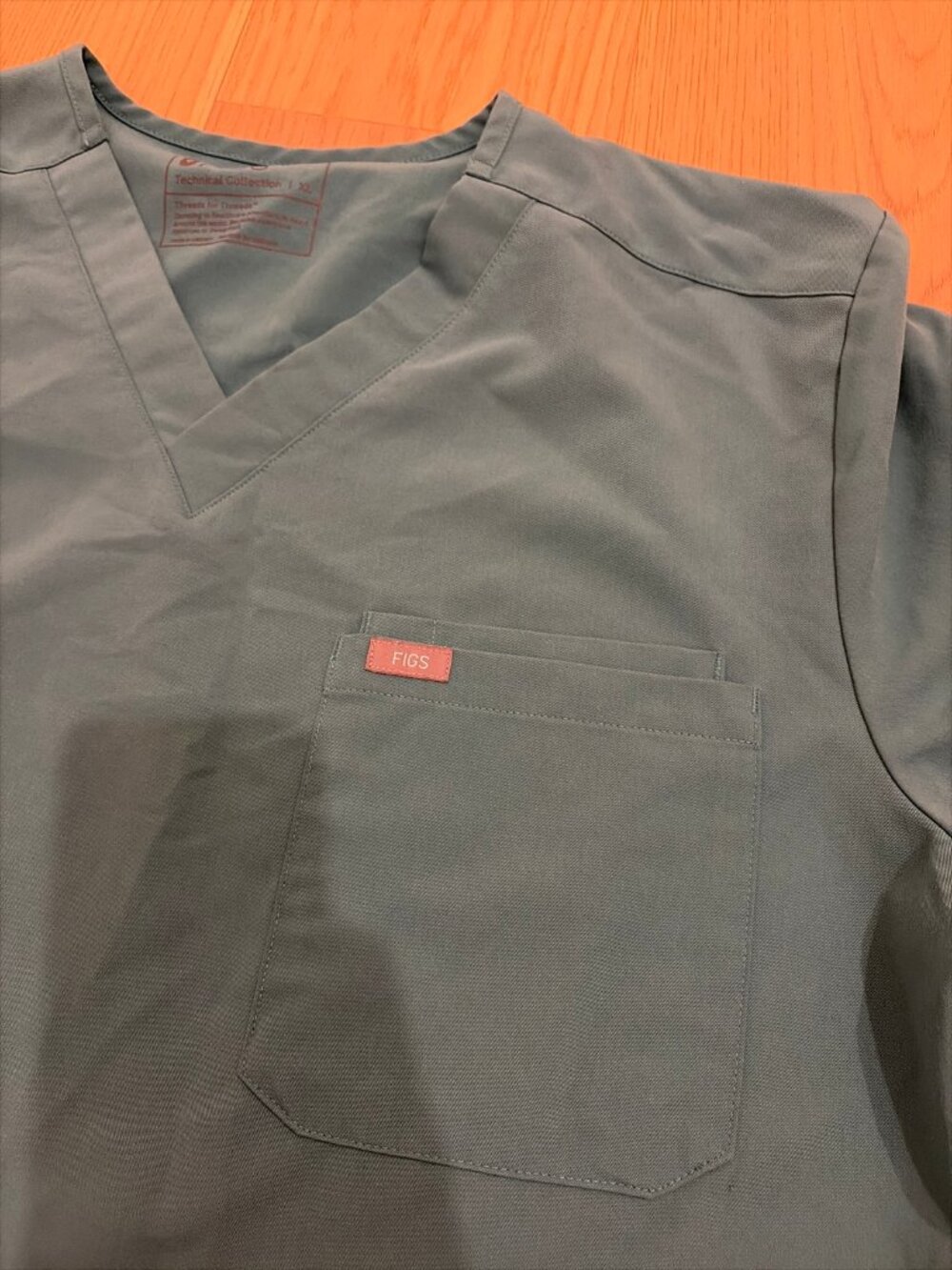 FIGS Technical Collection V-Neck Scrub Top, Men's XL, Charcoal Gray, Medical